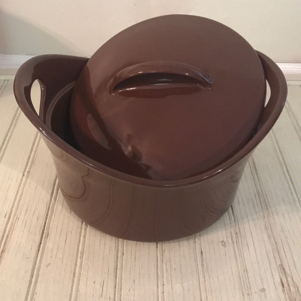 Rachel Ray chocolate casserole pot. 2.75 Quart.